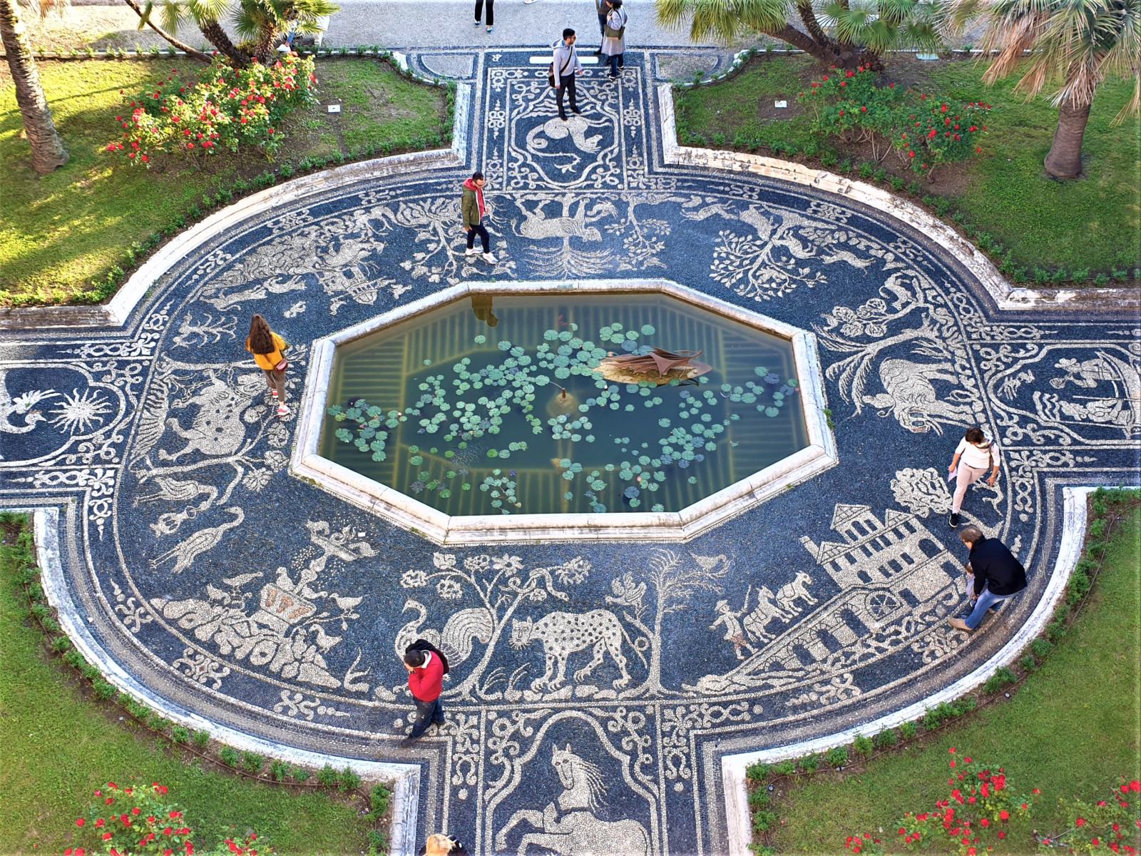 Particolare Pavimentazione in risseu del giardino di Palazzo Reale