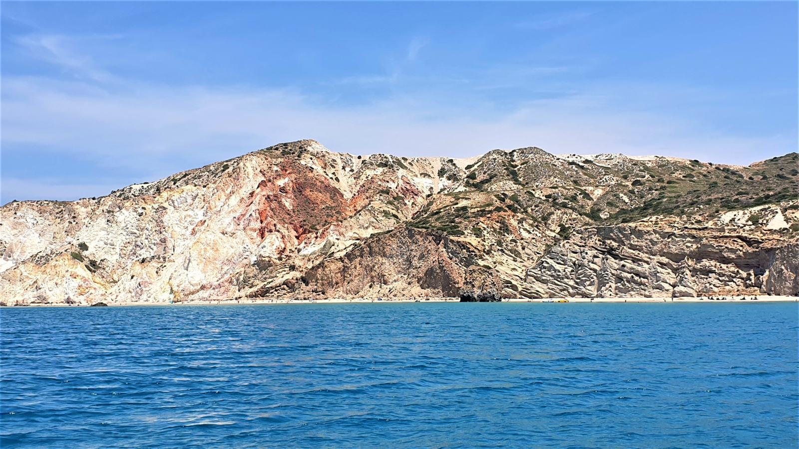 Cuori rossi in navigazione - Isola di Milos